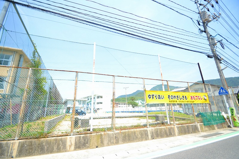 小学校　海田町立海田東小学校（小学校）まで690m