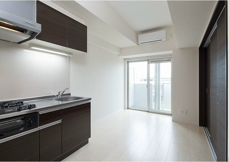 キッチン　作業スペースも広いシステムキッチンです。