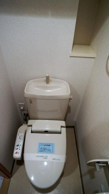 トイレ　別号室の写真です。