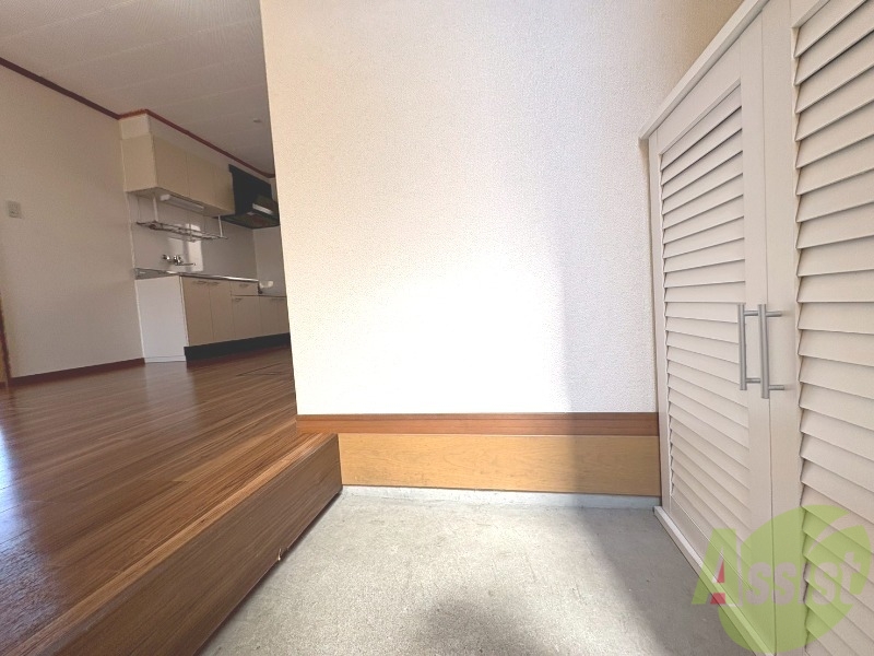 玄関　玄関が広く、開放感があるのは良いですね。