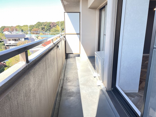 バルコニー　陽当たり良好　ワイド設計バルコニー