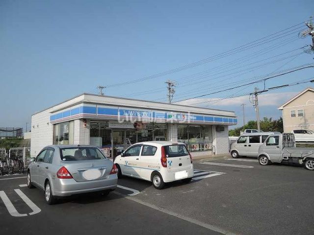 コンビニ　ローソン津神戸店（コンビニ）まで738m