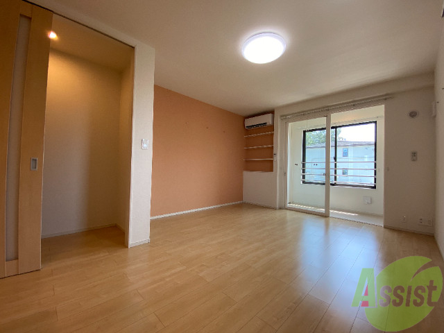 居室・リビング　１３．２の洋室です。広々としてきれいですね。