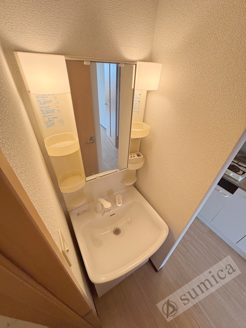 洗面設備　洗面台独立、洗髪洗面化粧台で朝の身支度もはかどります。