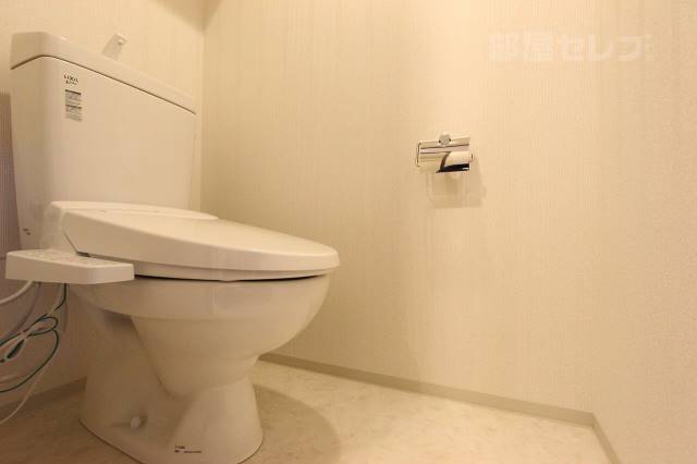 トイレ　温水洗浄便座付き