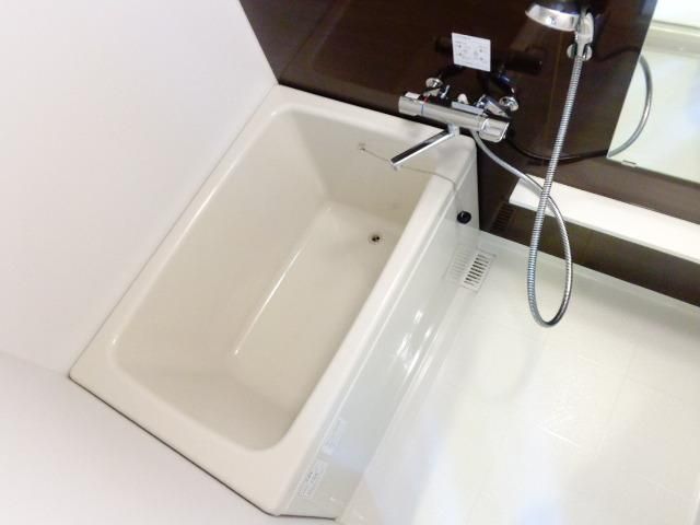 バス・シャワールーム　浴室乾燥機付きバス