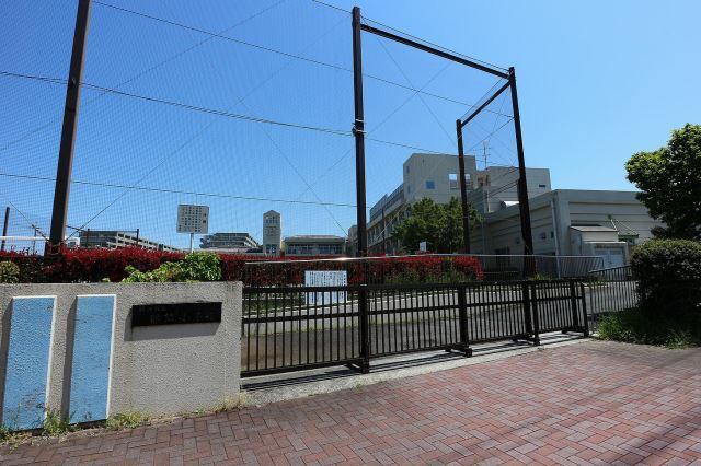 小学校　横浜市立都筑小学校（小学校）まで1120m