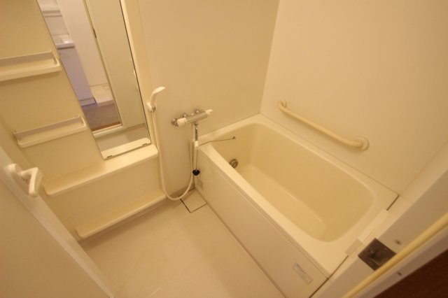 バス・シャワールーム　別号室の参考写真です。