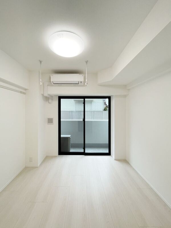 居室・リビング　参考写真（同物件別部屋）