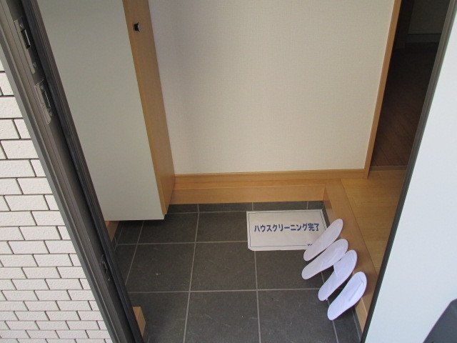 玄関　玄関にはシューズボックスもついてるので、玄関周り片付きますね