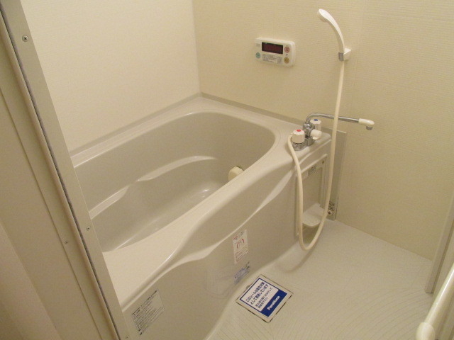 バス・シャワールーム　足も延ばして冬でも温まれますね。足を温めると寝つきも良いです