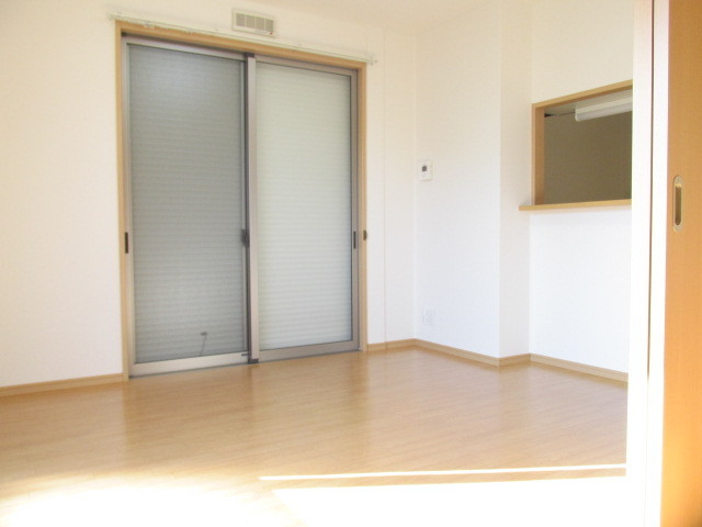 居室・リビング　これまた、明るいお部屋ですねー。