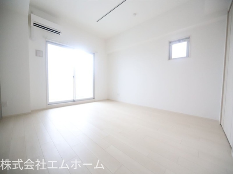 居室・リビング　洋室9.7帖　エアコン完備