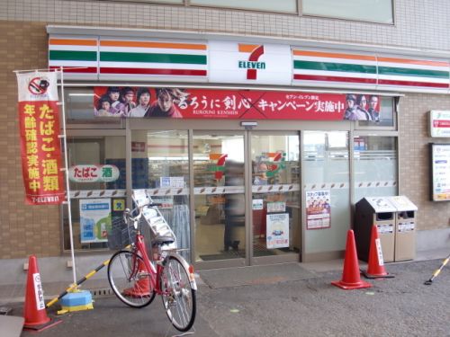 コンビニ　セブンイレブン 十三駅東口店（コンビニ）まで383m