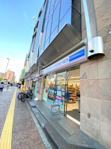 コンビニ　ローソン LTF和光市駅前店（コンビニ）まで656m