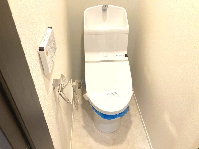 トイレ　嬉しい温水洗浄便座付
