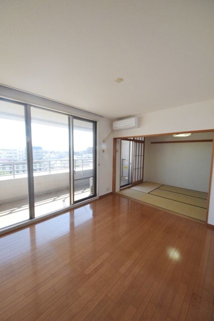 居室・リビング　お問い合わせはタウンガウジンまで