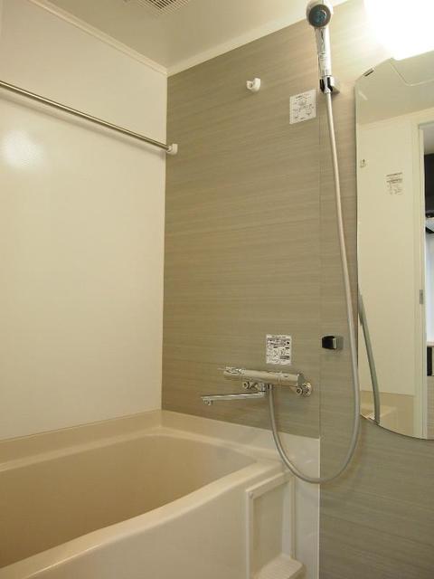 バス・シャワールーム　清潔感のあるバスルーム