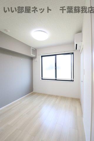 その他部屋・スペース　広くて明るい寝室