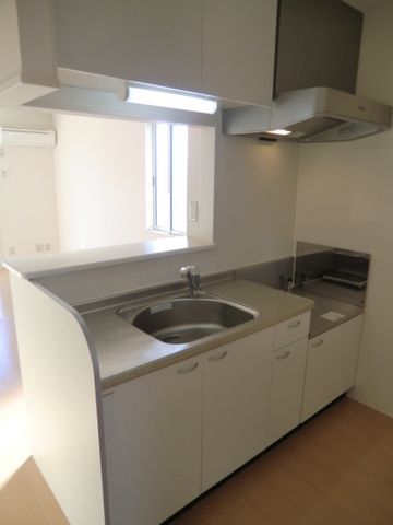 キッチン　対面キッチン・料理をしながら家族との会話を楽しめます