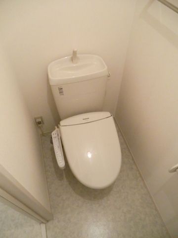 トイレ　冬でもあたたか温水洗浄便座