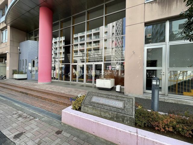 小学校　新宿区立花園小学校（小学校）まで834m