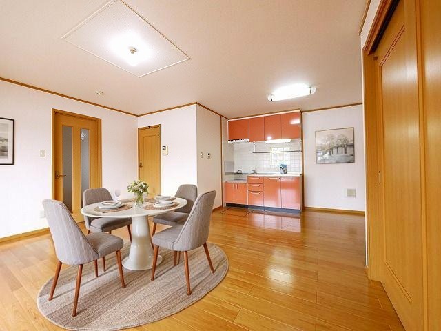 居室・リビング　CGで家具等を配置したもので家具等は含まれません