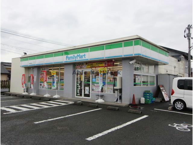 コンビニ　ファミリーマート都城鷹尾店（コンビニ）まで245m