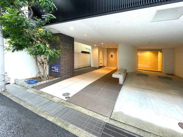 エントランス　ゆとりのあるエントランスです