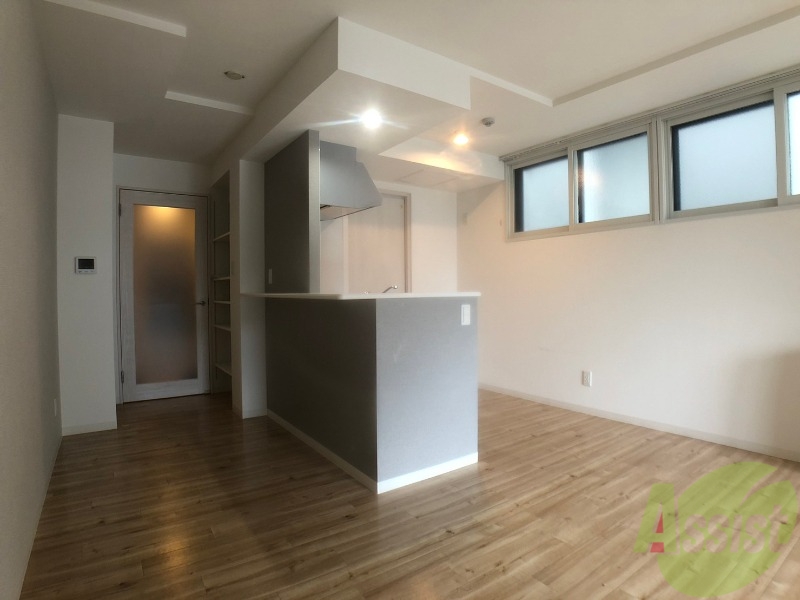 居室・リビング　アクセントクロスがお洒落なお部屋になっています！