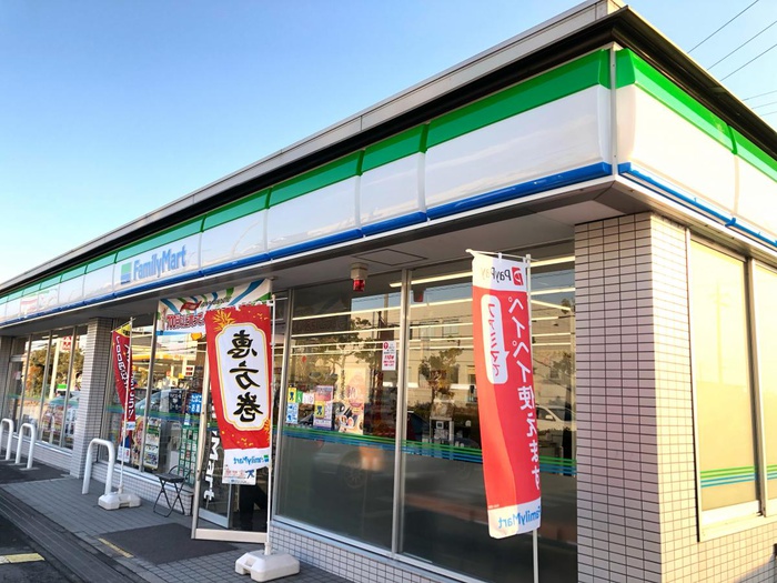 コンビニ　ファミリーマート（コンビニ）まで194m