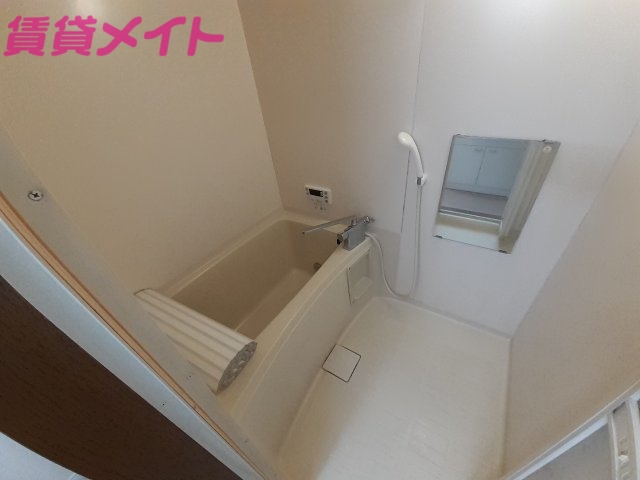 バス・シャワールーム　同物件の反転タイプの間取です