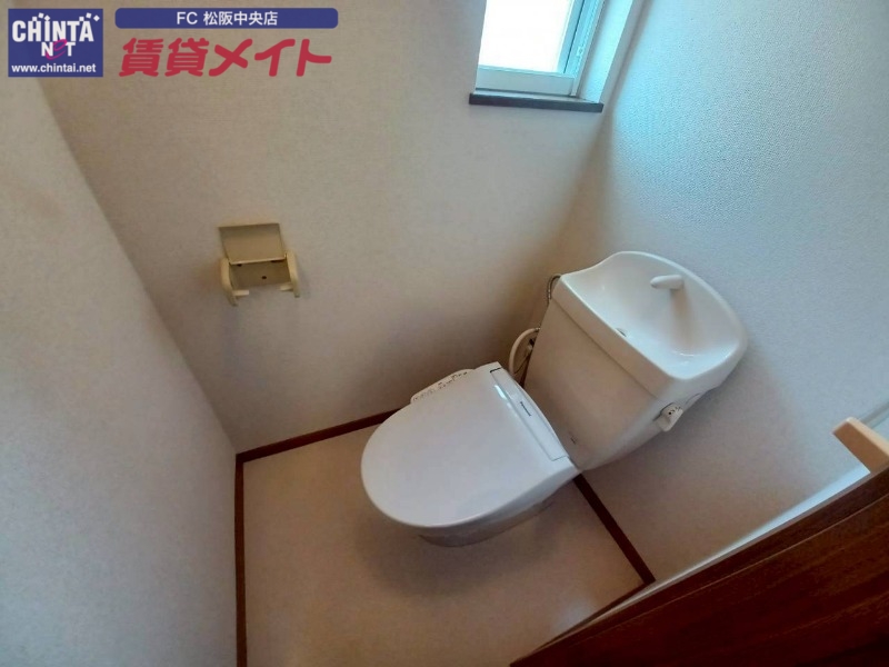トイレ　同型反転参考写真