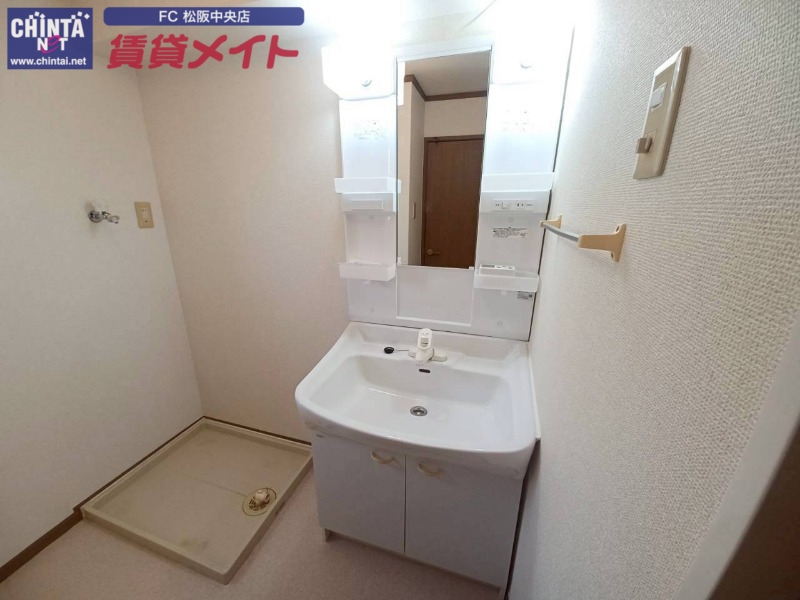 洗面設備　同型反転参考写真