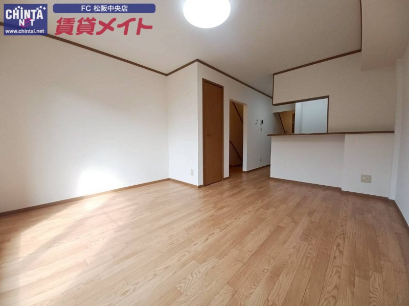 居室・リビング　同型反転参考写真