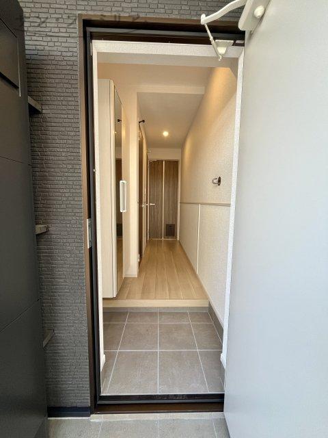 玄関　同一物件別部屋写真