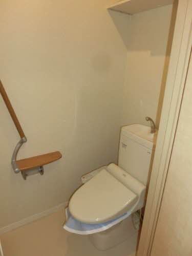 トイレ　温水洗浄便座採用のトイレです。