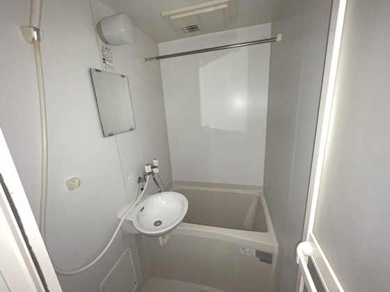 バス・シャワールーム　※別部屋の写真です