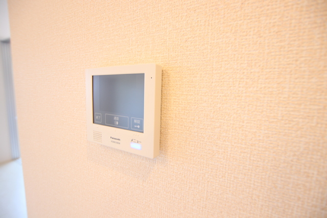 セキュリティ　来訪者が確認できるＴＶモニターホン付き♪