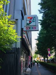 コンビニ　セブンイレブン台東蔵前2丁目店（コンビニ）まで56m