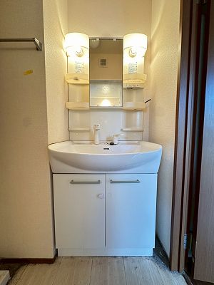 洗面設備　※同物件、別部屋の写真です。