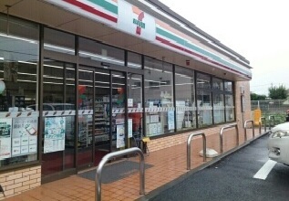 コンビニ　セブンイレブン（コンビニ）まで590m