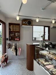飲食店　cafe The SUN LIVES HERE (カフェ ザ（飲食店）まで81m