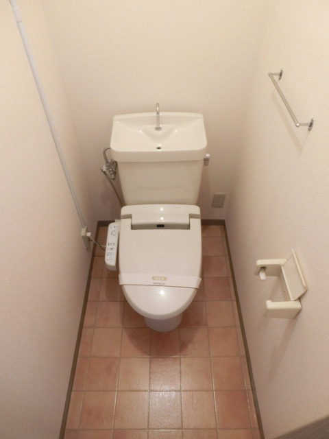 トイレ　ウォシュレット完備のトイレです。