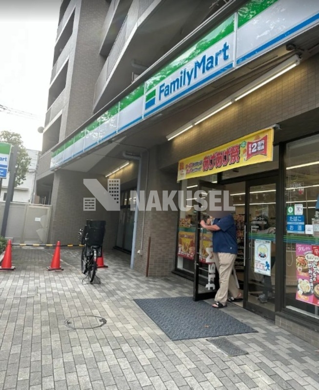 コンビニ　ファミリーマート小浦西五反田四丁目店（コンビニ）まで824m