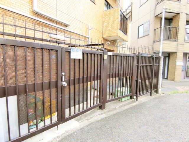 その他共有部分　入居者専用のごみ捨て場あります