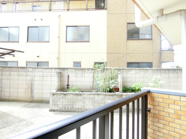 眺望　１階ですが人通りが気になりません