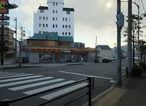 コンビニ　デイリーヤマザキ　関西国際大学山手C前店（コンビニ）まで284m