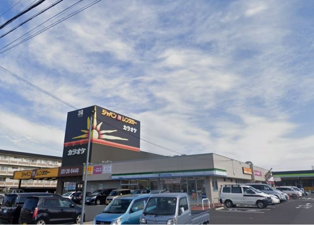 コンビニ　ファミリーマート津島警察署前店（コンビニ）まで380m