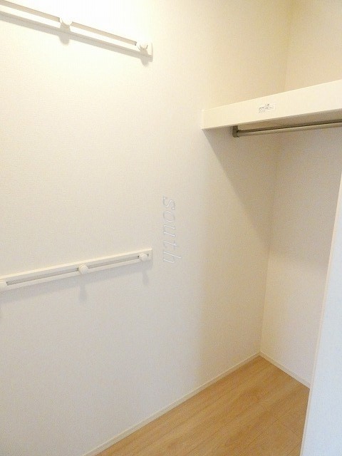 収納　ウォシュレットつきのトイレ